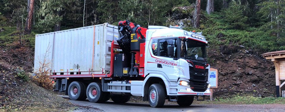 Camion Grue 6X6 plateau Bras de Grue 53T/m, 30m de portée